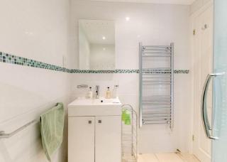 The Retreat, own hot tub, romantic escape, near Lyme Regis - 1