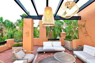 Luxury 4 BD Penthouse with Private Pool by Hostlovers - 3
