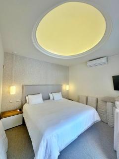 Luxury 4 BD Penthouse with Private Pool by Hostlovers - 5