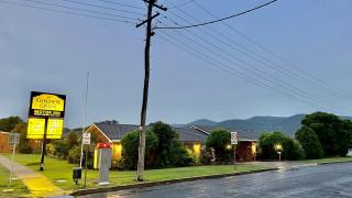 Golden Grain Motor Inn - 9