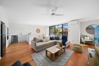 Spacious 4BR w/ Water Views - Port Macquarie - 9