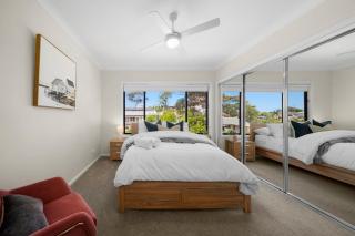 Spacious 4BR w/ Water Views - Port Macquarie - 3