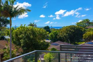 Spacious 4BR w/ Water Views - Port Macquarie - 0