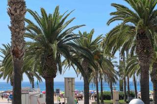 Primera línea de MAR con jardín - Salou - 0