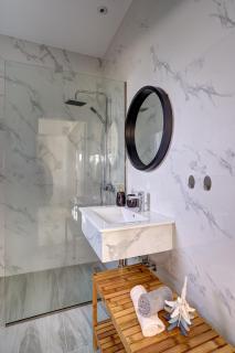 Gia's Luxury Residence - 3