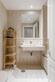 Charming Airport V - 6