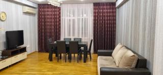 Boulevard view spacious apartment in Baku - 0