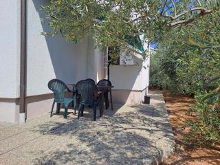 Apartment in Punat with Terrace, Air conditioning, Wi-Fi, Washing machine (3829-2) - 9