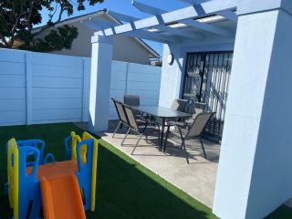 32 On Gill Road Self Catering - Cape Town - 1
