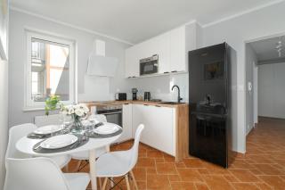 Spacious Apartment Ideal for Families by Noclegi Renters - Poznań - 8