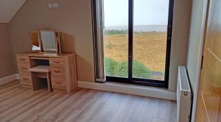 M033 Achill Gatehouse By The Greenway - 3