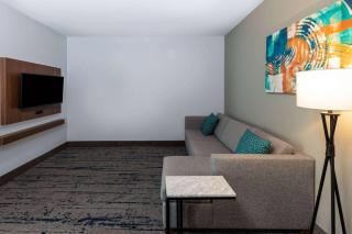 La Quinta Inn & Suites by Wyndham Dallas - Frisco Stadium - 3