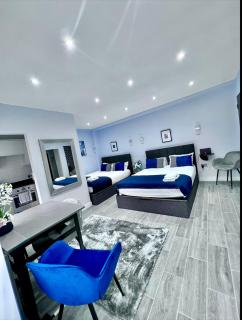 Hyde Park Studio Flats - 0