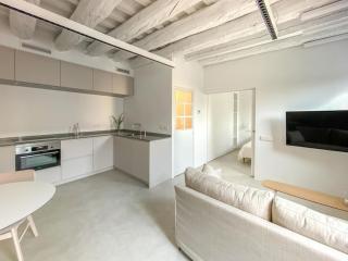 Lively 1 BDR Apartment with Private Terrace BORN - 9