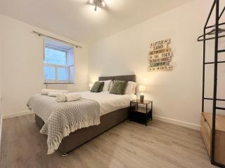 Modern~ Reverse Level~2 bed~Townhouse~Central~Penzance - Penzance - 9