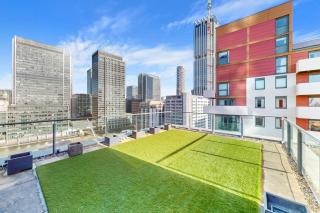 Stylish 2Bed Penthouse with private roof top terrace in Canary Wharf - 2