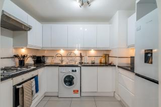 Charming 3-Bedroom London Townhouse Balcony - Londen - 9
