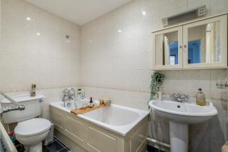 Charming 3-Bedroom London Townhouse Balcony - Londen - 5