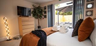 Half Moon Luxury One bedroom - Spacious APT Romantic Getaway with a hot tub, 5 min away from Eastbourne centre , free parking - Eastbourne - 9