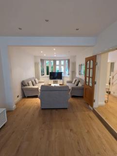 Large 6 Bedroom house in Hendon - Hendon - 0