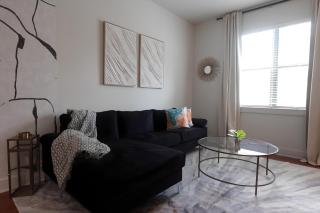 City Chic Retreat Experience the Best of Urban Living! - 9