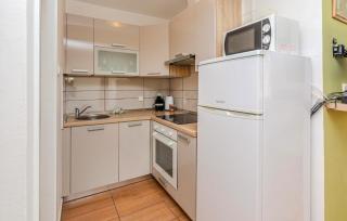 1 Bedroom Cozy Apartment In Nin - Nin - 8