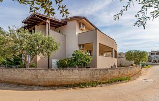 1 Bedroom Amazing Apartment In Vir - Vir - 9