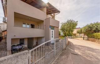 1 Bedroom Amazing Apartment In Vir - 1