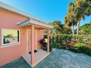 Hidden Beach Bungalow - New Smyrna Beach - 4
