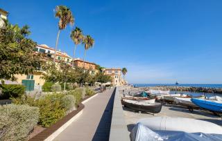 4 Bedroom Awesome Apartment In Imperia - Imperia - 4