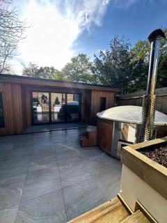 Peaceful retreat with hot tub and sauna - Edgware - 8