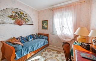 Lovely Home In Saint-Julien-Les-Rosie - 8