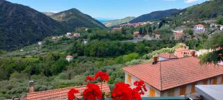 Camera tra le Cinque Terre, Camogli e Portofino. Vista valle e scorcio mare all'orizzonte - Castiglione Chiavarese - 9