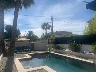 Haut de villa, avec piscine tout confort, 2km de la plage. - La Seyne-sur-Mer - 0