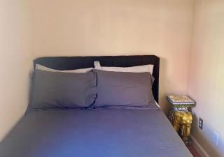 Historic Townhouse Oasis with En-suite Bathroom - 3