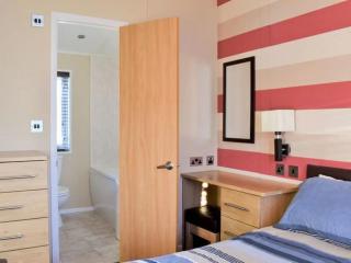 Victory Lodge 2 Bedroom - Sleeps 6 - Bron-Y-Wendon Holiday Park - Llanddulas - 1