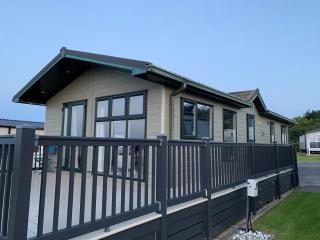 Victory Lodge 2 Bedroom - Sleeps 6 - Bron-Y-Wendon Holiday Park - Llanddulas - 8