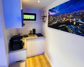 Peaceful retreat with hot tub and sauna - Edgware - 5