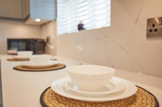 Unique 5 Bedroom Fully upgraded with Parking x4 - Earlham - 3