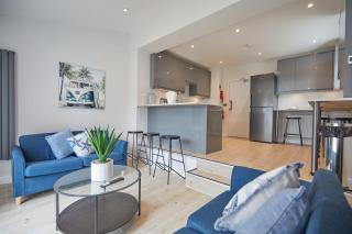 Unique 5 Bedroom Fully upgraded with Parking x4 - Earlham - 1