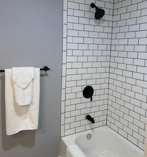 Private Suite in Davison - 6