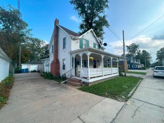 Holiday House - Huron - 2