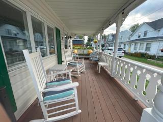 Holiday House - Huron - 1