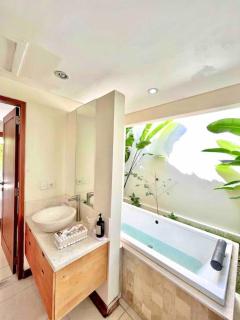 2BR Villa Yuna private pool & bathub seminyak area - Kerobokan - 9
