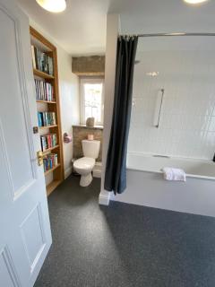 THE PENTHOUSE APARTMENT with an 18ft by 14ft balcony with amazing VIEWS over ST IVES HARBOUR and BAY perfect from Alfresco dining and sunbathing, ONSITE PARKING, LARGER GROUPS book our connecting apartments - St Ives - 4