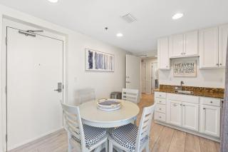 Luxury Gulf-Front 3BR Sterling Breeze Corner Condo, 2 Balconies - 2