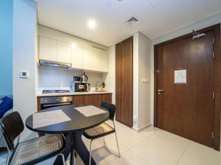 1 Bedroom Business Bay Bliss with a Canal View - Dubai - 6