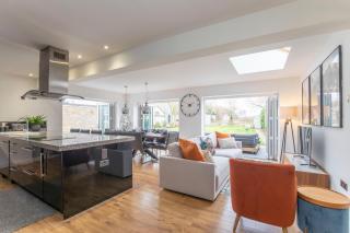 Stunning 3 Bed 2 Bath Detached Village Home - Cheltenham - 9