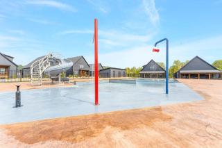 The Luxx - ALL NEW / 4 BD / Poolside / Hot Tub / Lake View - 2