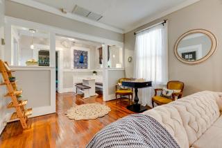 Lovely Mobile Home with Smart TV 2 Mi to Downtown! - Mobile - 4